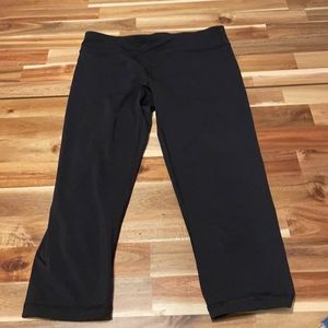 Ivivva Black leggings 3 quarter length.